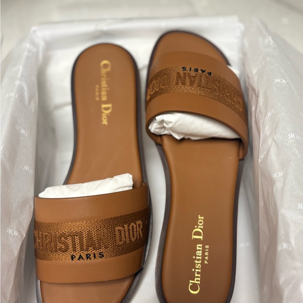 Christian Dior Dway Slide
Camel Calfskin 38.5